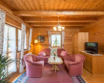Bio-Holzhaus Und Landhaus Heimat - Ramsau am Dachstein - Wohnzimmer