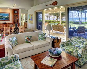 Ocean Front Estate, Private Pool, Exclusive Beach Frontage - Puako - Wohnzimmer