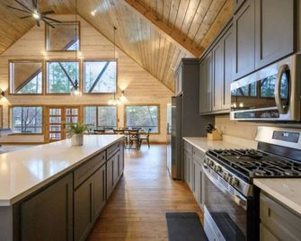 Whispering Winds Luxury Cabin In Hochatown - Broken Bow - Keuken