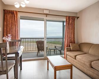 Sea Edge Motel - Parksville - Living room