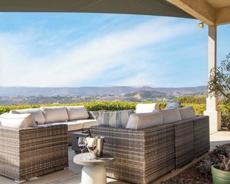 Modern Temecula Mansion w Pool, Hot Tub, Guest House & Valley Views Camila by Avantstay - Temecula - Balkon