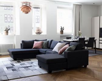 2ndhomes Gorgeous 3BR Apartment w Sauna - Helsinki - Living room