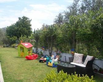 Hotel Varelis - Archangelos - Patio