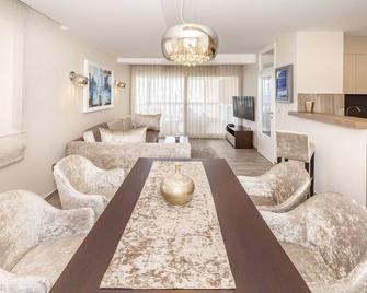 Hotel Vila Rova - Malinska - Wohnzimmer