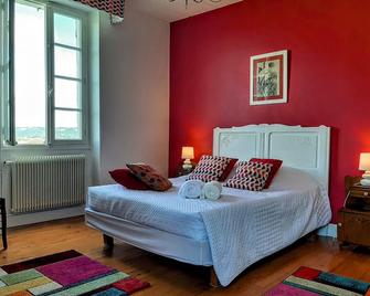 old farmhouse renovated - Aiguillon - Chambre