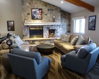 AmericInn by Wyndham Mitchell - Mitchell - Olohuone