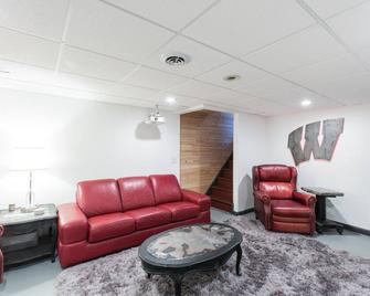 Amazing townhouse, amazing attractions, amazing city! - Monona - Living room