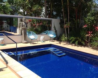 one of the finest private houses on the Esplanade Cairns great location. - Cairns - Pool