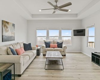 Pelican Shores - New Beachfront 3bed/2bath home with Marvelous Views - Gilchrist - Sala de estar