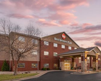 Best Western Plus Capital Inn - Jefferson City - Rakennus