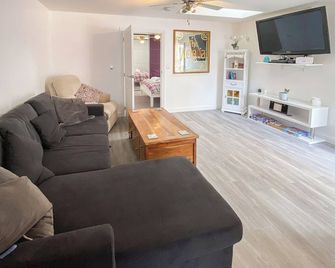 Cosy bungalow in the heart of Great Yarmouth. - Great Yarmouth - Living room
