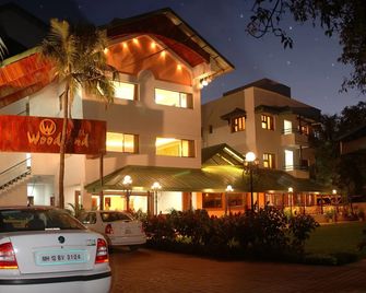 Hotel Woodland - Kolhāpur - Building