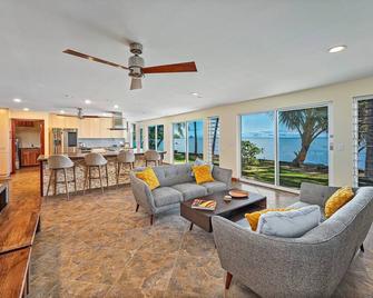 Oceanfront Gem in the Beautiful Kaneohe Dream Home Paradise Family Retreat - Haleiwa - Phòng khách