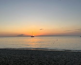 Seacret Studios - Cozy Jamaican Retreat apts - Negril - Plaża