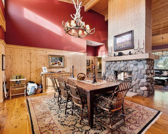 Teton View Lodge- Spacious, Peaceful, Stunning View. Hot Tub/Sauna/Steam Shower - Driggs - Dining room