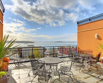 City Water View Oasis with Pool & Gym near Cruise in Heart of Seattle - Seattle - Ban công
