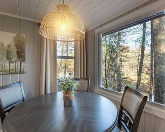 Riverside Retreat- A small cabin for big memories! - Webster - Dining room