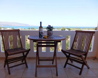 Maro Suites - Tavronitis - Balcón