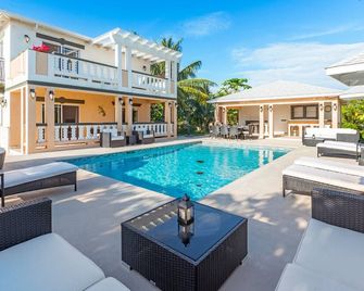 Sea La Vie - Beachside 1 Bedroom Unit #6 - Providenciales - Pool
