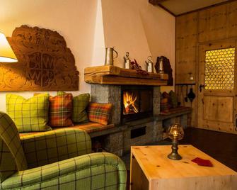 Meisser Hotel 'superior' - Scuol - Living room