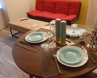 Les Iris Apt 105, T2 Cosy, 30 M2, 1 Bedroom With Tv - Bourg-Saint-Andéol - Essbereich