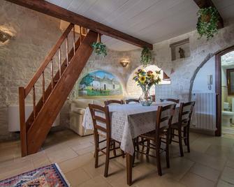 Bed and Breakfast Trulli San Leonardo - Alberobello - Dining room