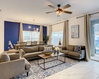 Themed Delight 5 Bed Champions Gate Home - Davenport - Sala de estar