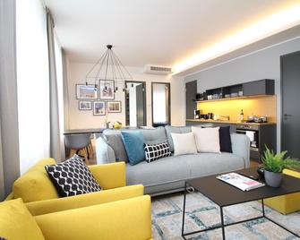 Tallinn City Apartments Old Town Suites - Tallinn - Living room