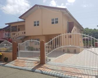 Gloria, s Vacation Apartments. - Bon Accord Village - Building