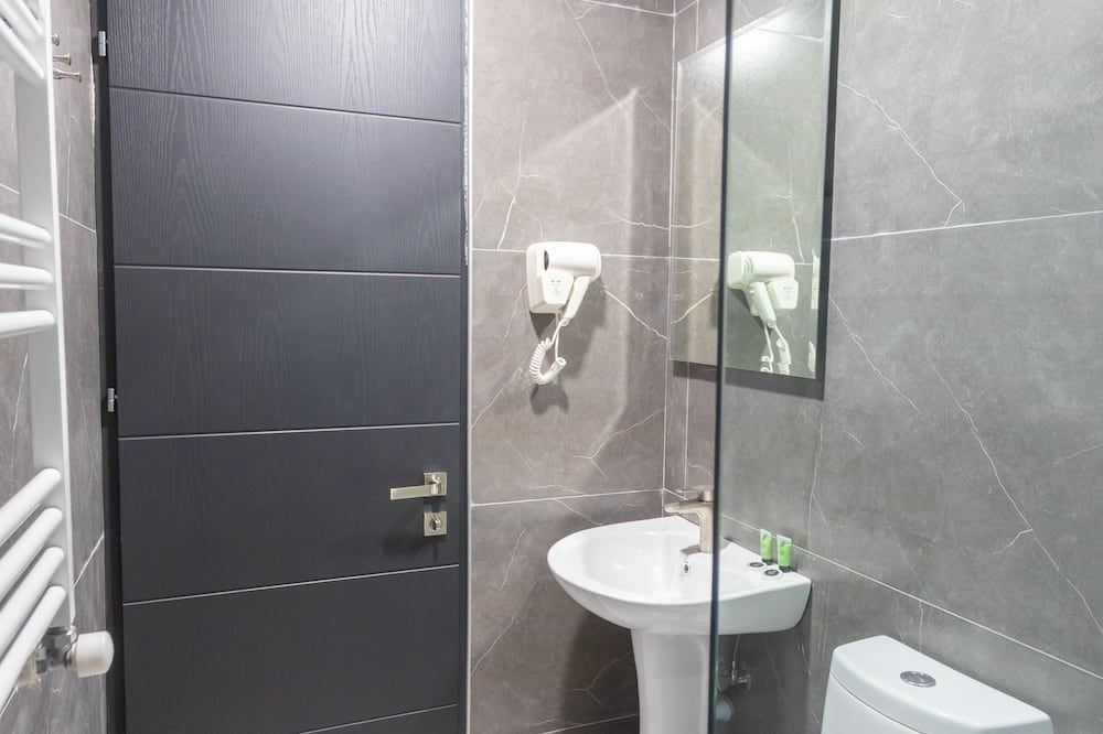 Hotel West Way - Kutaisi - Bathroom
