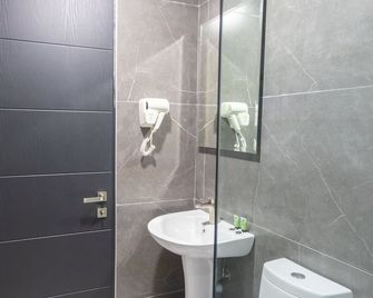 Hotel West Way - Kutaisi - Bathroom