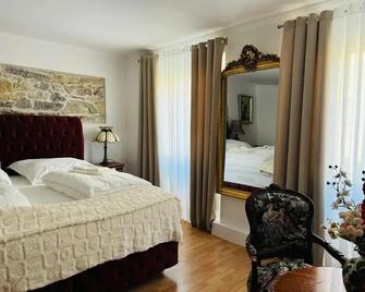 Hotel Goldener Taler Lörrach - Lörrach - Makuuhuone