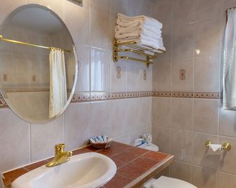 Starlight Lodge - Glenwood Springs - Bathroom