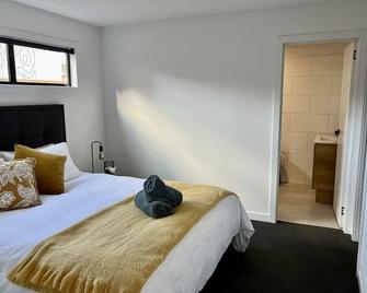 Cbd Elizabeth St Modern Townhouse - Secure Parking - Launceston - Bedroom