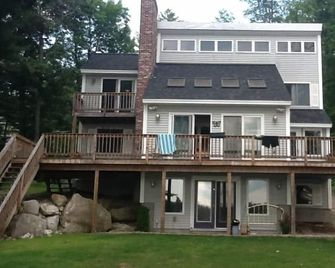 4 Br/3 Bath Lakefront Sleeps 12 - Gray - Building