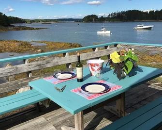 Osprey's Nest. Waterfront unit with boat and kayak access. Pet Friendly! - Harpswell - Balcony