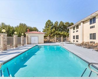 Americas Best Value Inn Cedar City - Cedar City - Pool