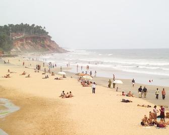 Deshadan Cliff and Beach Resort - Varkala - Beach