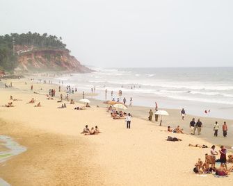 ديشادان كليف آند بيتش ريزورت - فاركالا - شاطئ