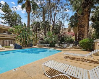 Sol Springs Inn - Cathedral City - Bazén