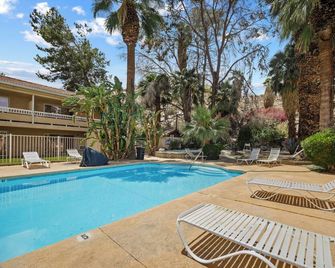 Sol Springs Inn - Cathedral City - Pool