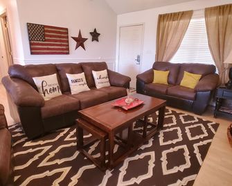 Kentucky Sunrise 18- Greet the Sun As it Rises - Taylorsville - Living room