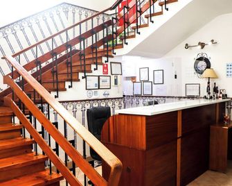 Hotel Louro - Óbidos - Receptionist