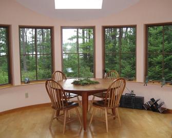 Tranquil Retreat on Woods Pond - Blue Hill - Comedor