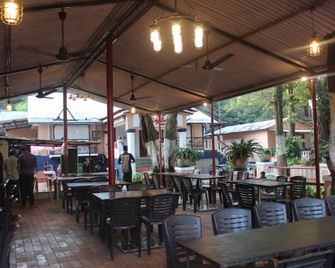 Sayeban Hotel - Matheran - Restaurant