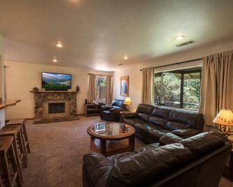 Blue Bird Ranch - Oakhurst - Wohnzimmer