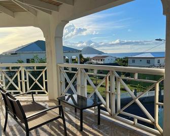 Tranquility awaits you on beautiful Nevis with privacy and lots of room for fun. - Newcastle - Balcony