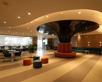 Holiday Inn Express & Suites Jaipur Gopalpura By IHG - Jaipur - Lobby