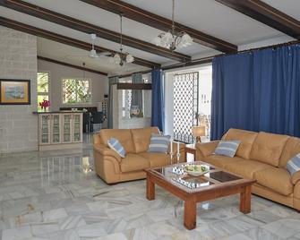 A Charming Spanish Villa, Just Perfect for your Mijas Vacation - Mijas - Huiskamer