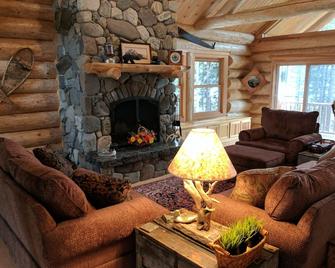 Outstanding Oceanfront Log Home Near Acadia National Park - Gouldsboro - Sala de estar